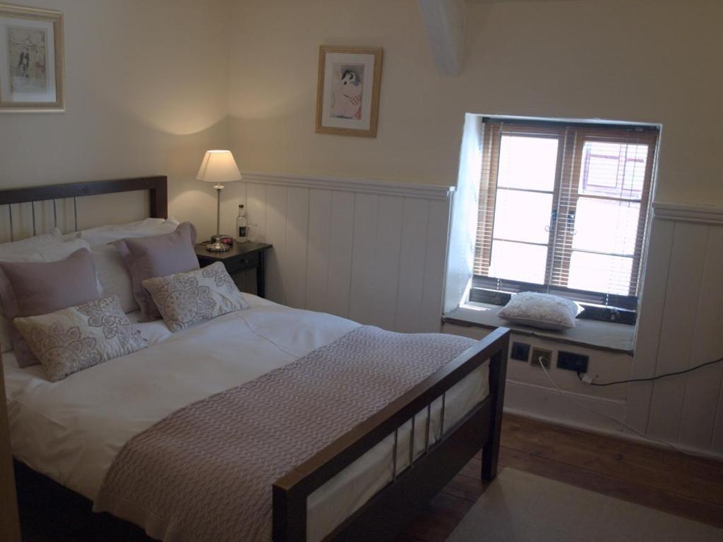 Kings Arms Hotel Abergavenny Szoba fotó