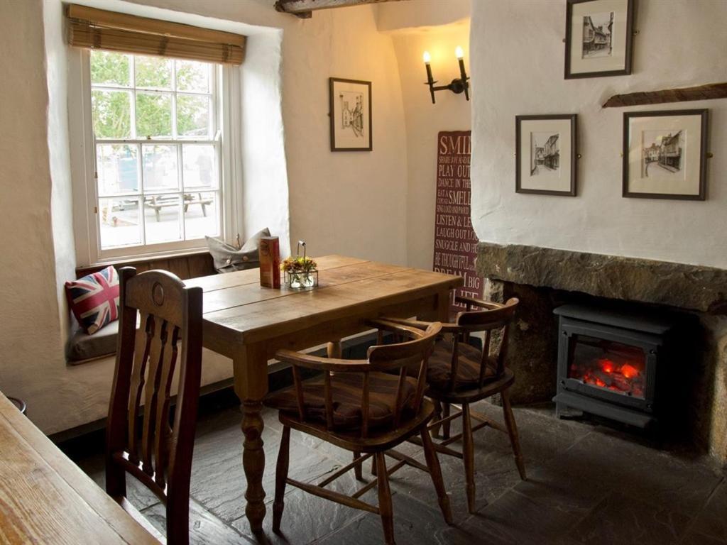Kings Arms Hotel Abergavenny Kültér fotó