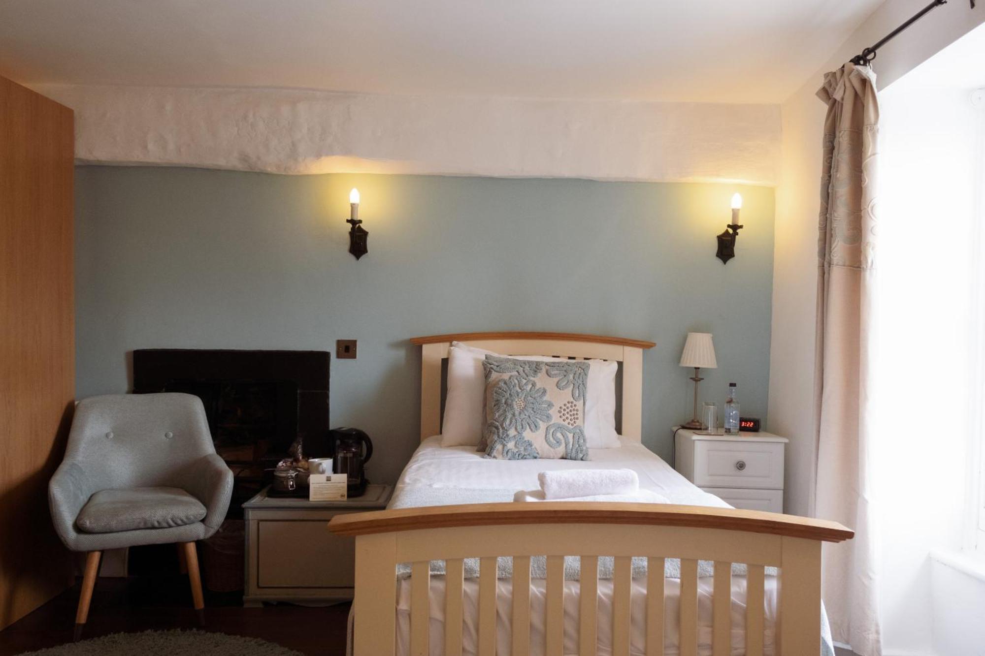 Kings Arms Hotel Abergavenny Kültér fotó