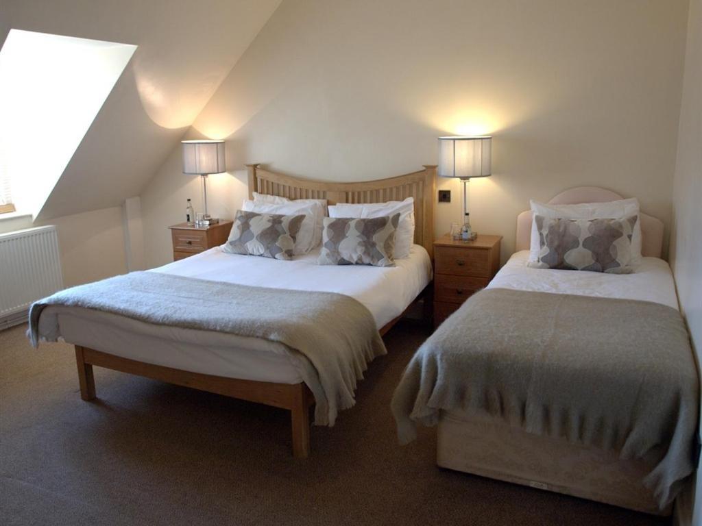 Kings Arms Hotel Abergavenny Szoba fotó