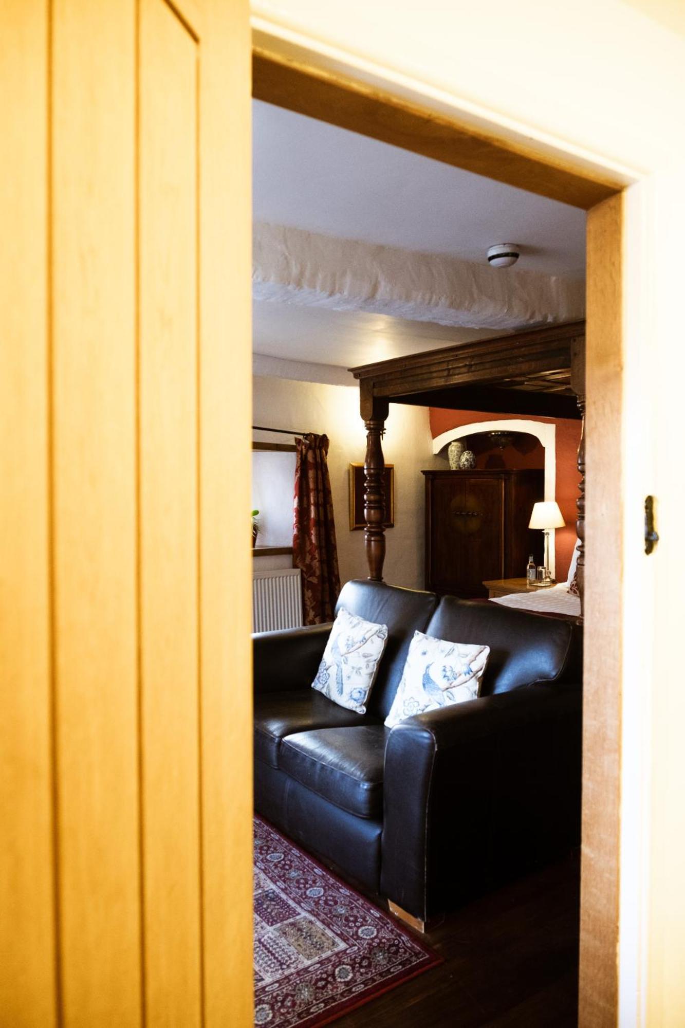 Kings Arms Hotel Abergavenny Szoba fotó